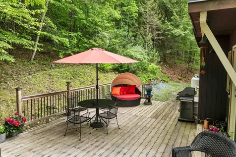 28 Rayton Road Hanover NH 03755