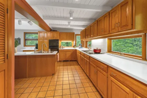 28 Rayton Road Hanover NH 03755