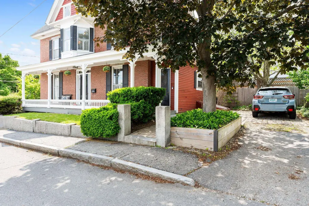 64 School Street Concord NH 03301-3912