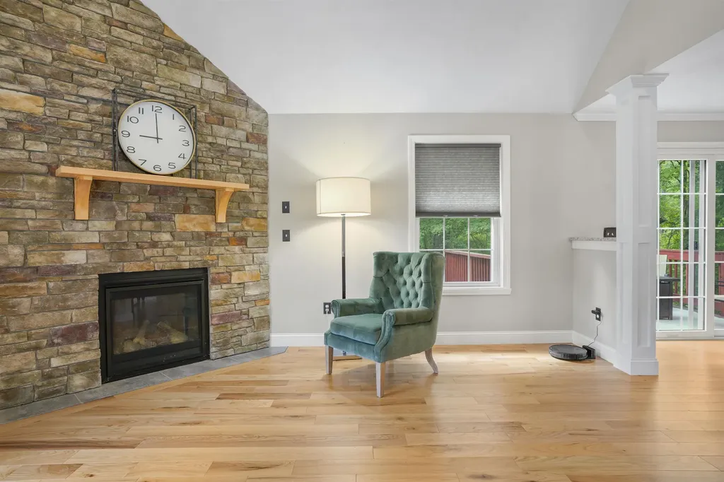 15 Orchard Park Lane Hudson NH 03051
