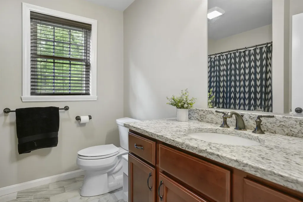 15 Orchard Park Lane Hudson NH 03051