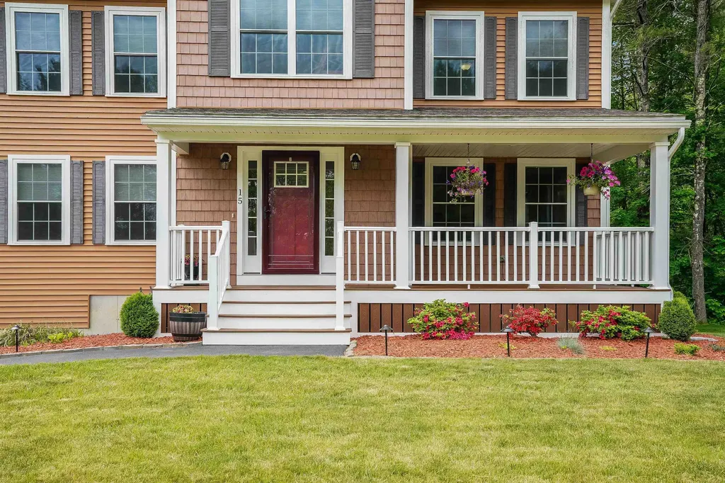15 Orchard Park Lane Hudson NH 03051
