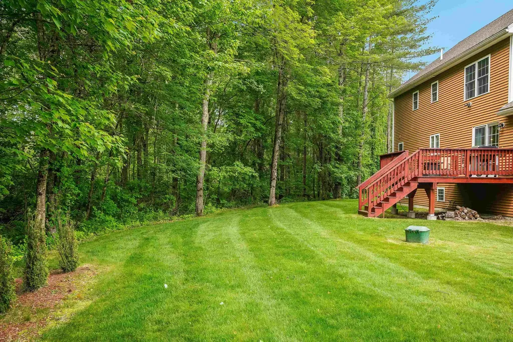 15 Orchard Park Lane Hudson NH 03051