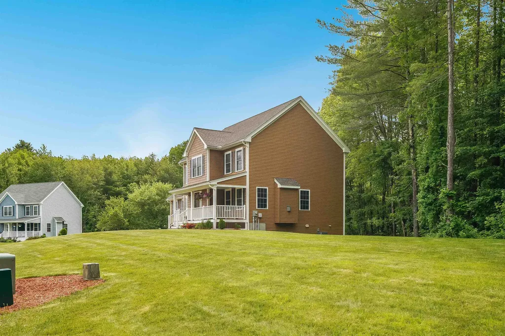 15 Orchard Park Lane Hudson NH 03051