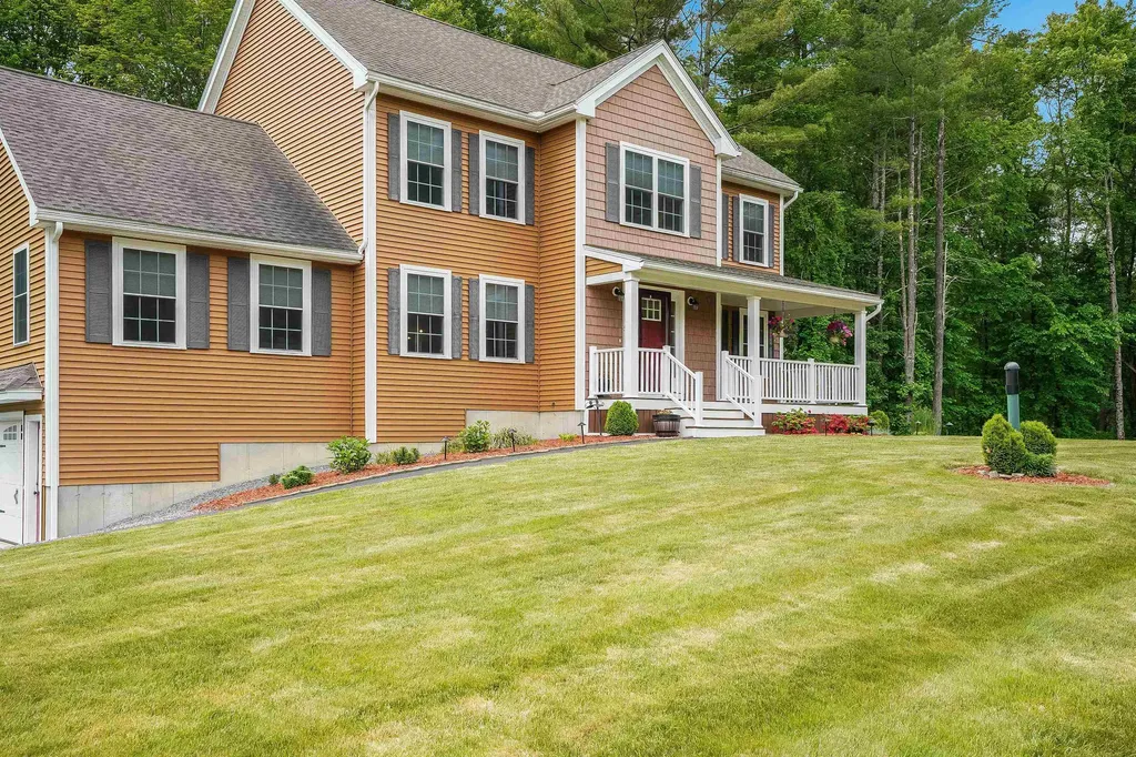 15 Orchard Park Lane Hudson NH 03051