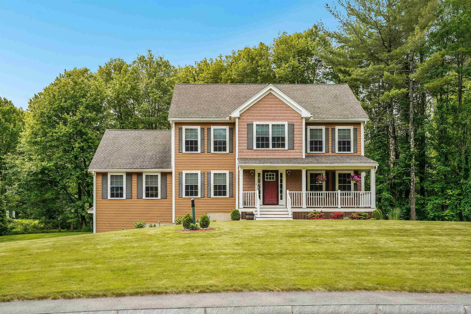 15 Orchard Park Lane Hudson NH 03051