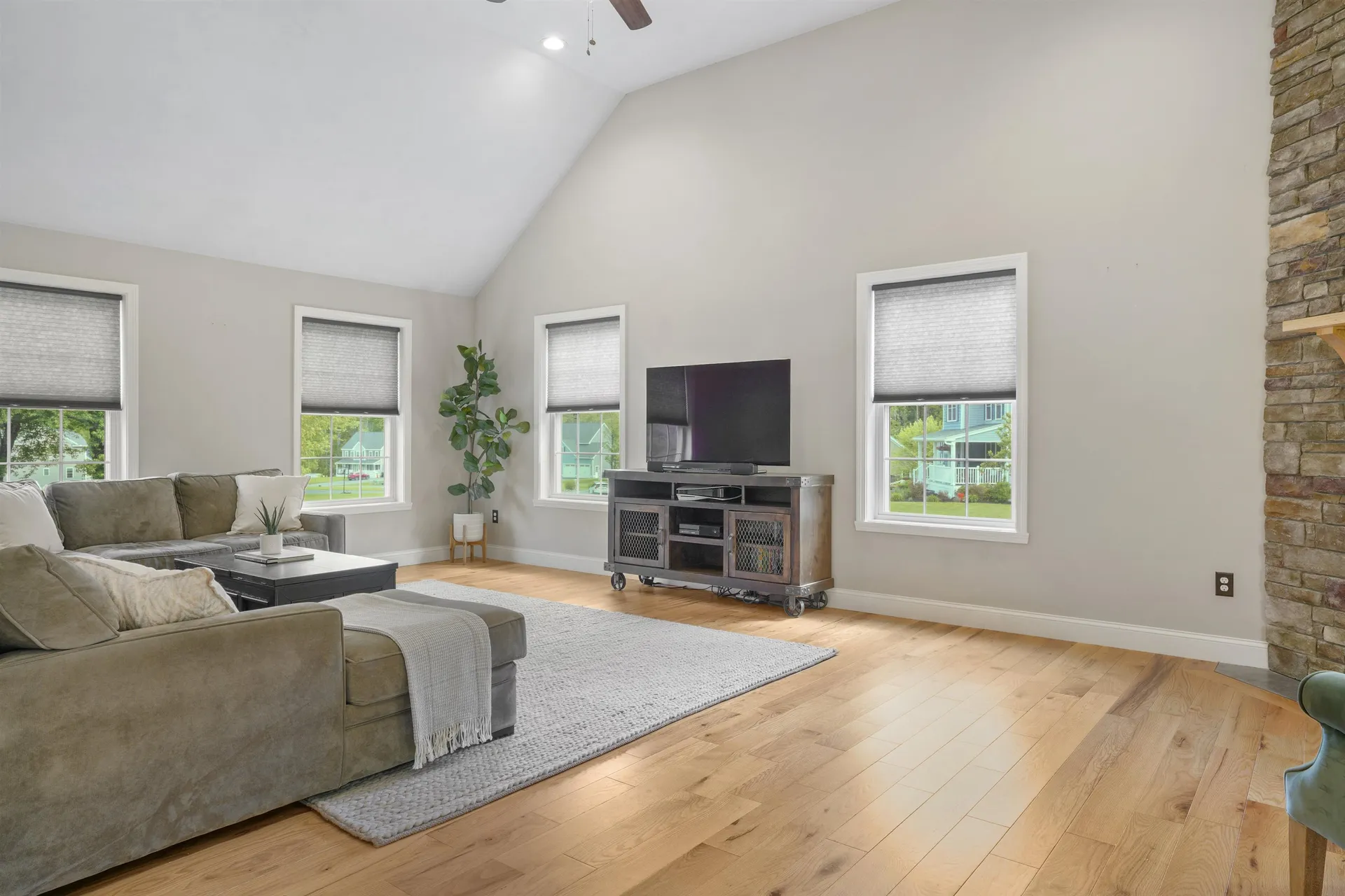 15 Orchard Park Lane Hudson NH 03051