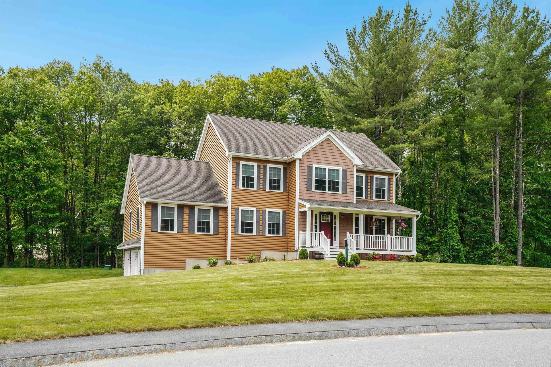 15 Orchard Park Lane Hudson NH 03051