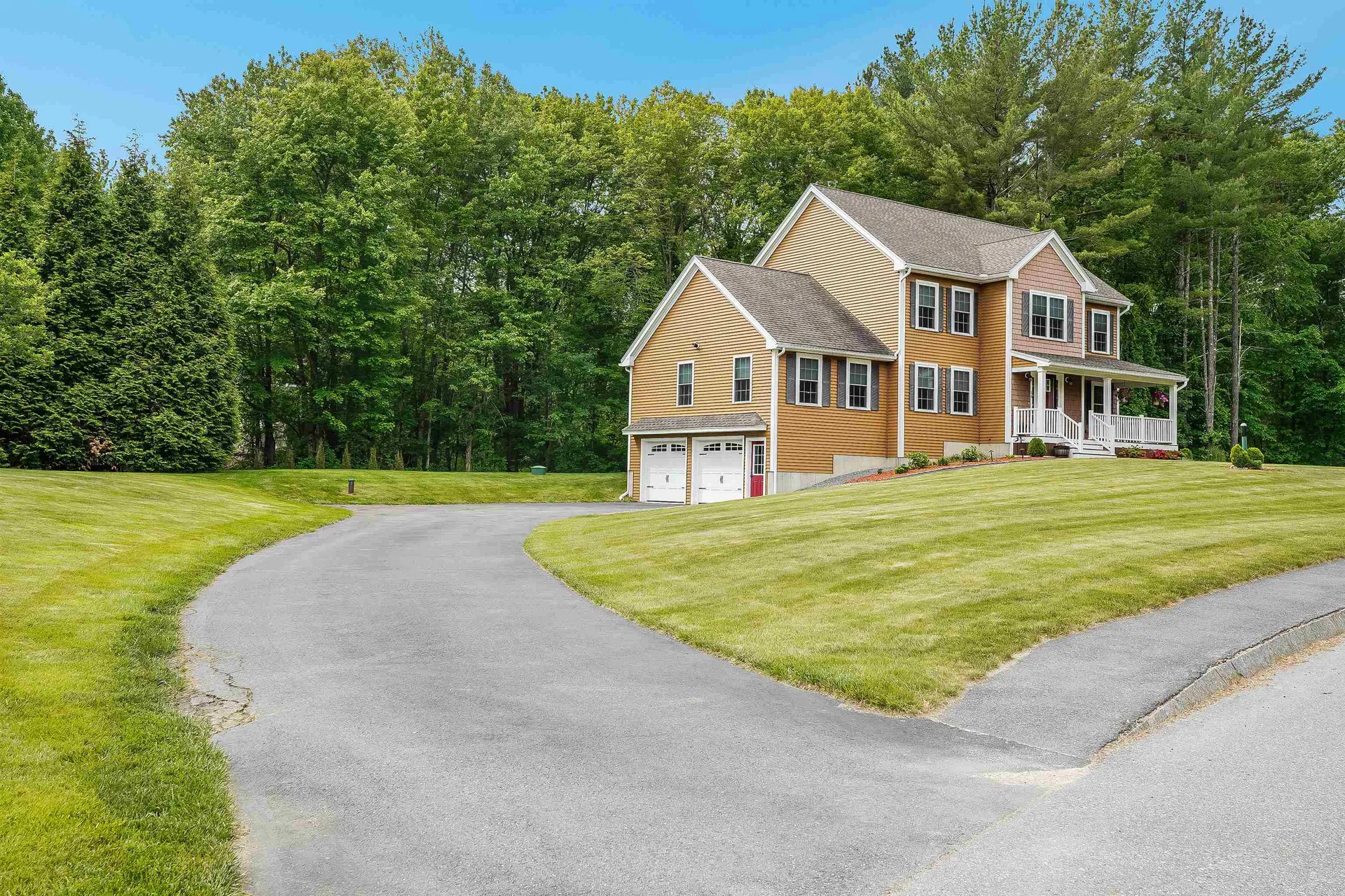 15 Orchard Park Lane Hudson NH 03051