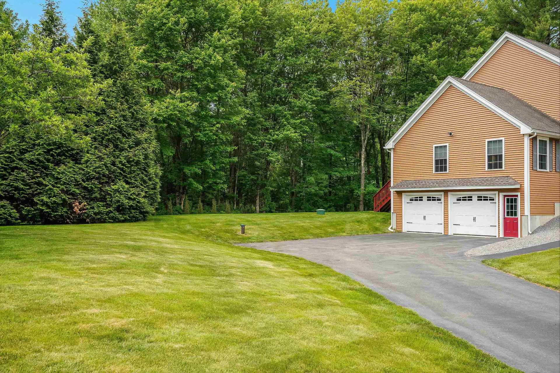 15 Orchard Park Lane Hudson NH 03051