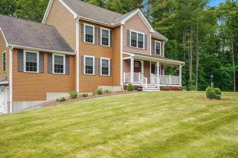 15 Orchard Park Lane Hudson NH 03051