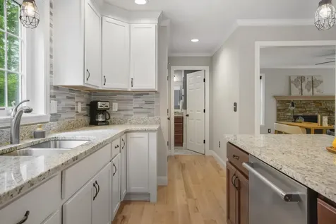 15 Orchard Park Lane Hudson NH 03051