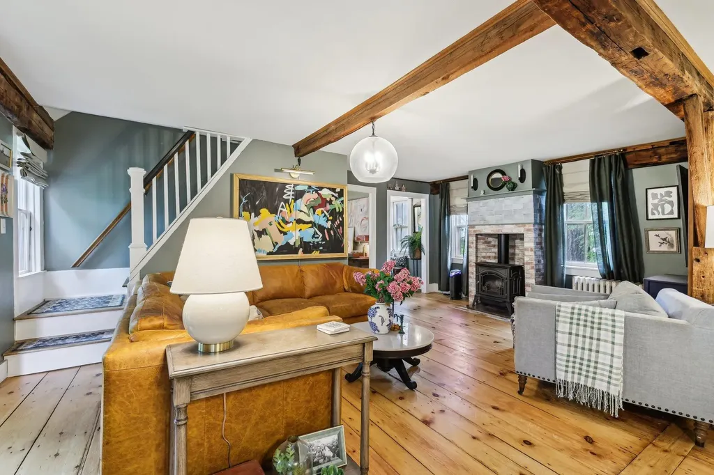 26 Middle Street Amherst NH 03031