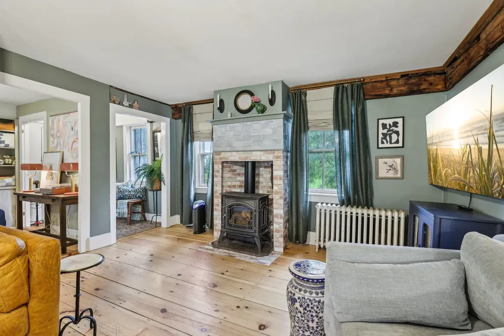 26 Middle Street Amherst NH 03031