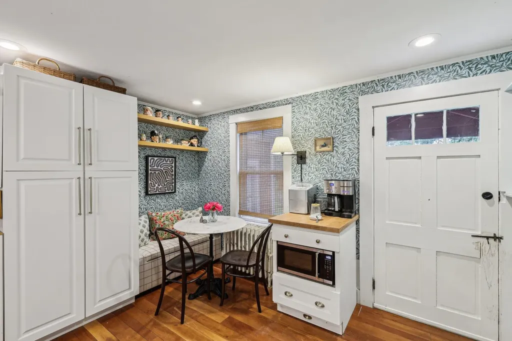 26 Middle Street Amherst NH 03031