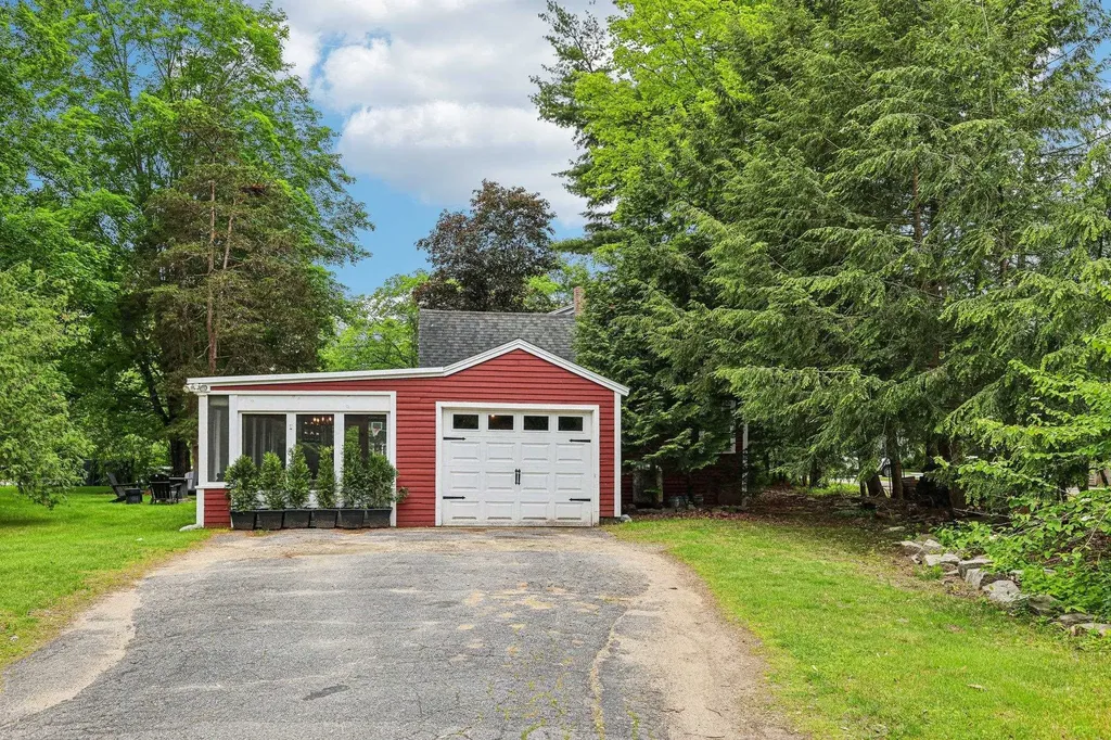 26 Middle Street Amherst NH 03031