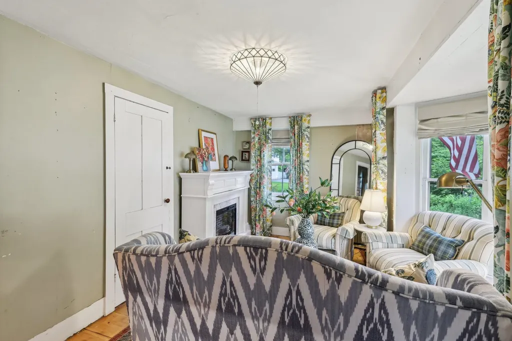 26 Middle Street Amherst NH 03031