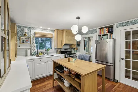 26 Middle Street Amherst NH 03031