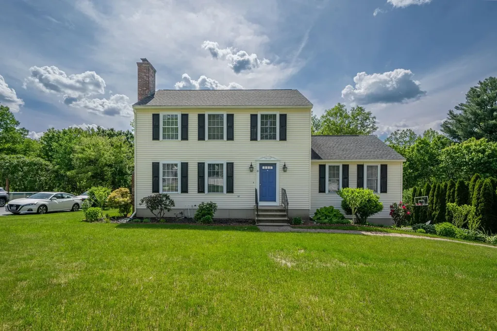 13 Virginia Court Hooksett NH 03106