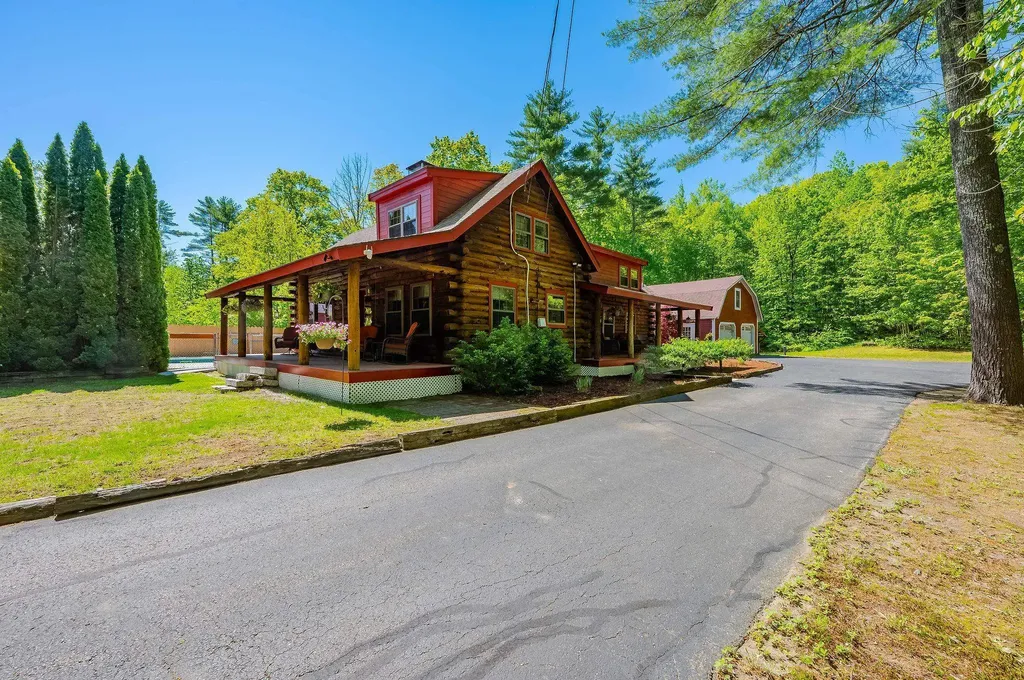 1166 Nh Route 11 Farmington NH 03835