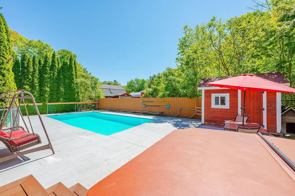 1166 Nh Route 11 Farmington NH 03835