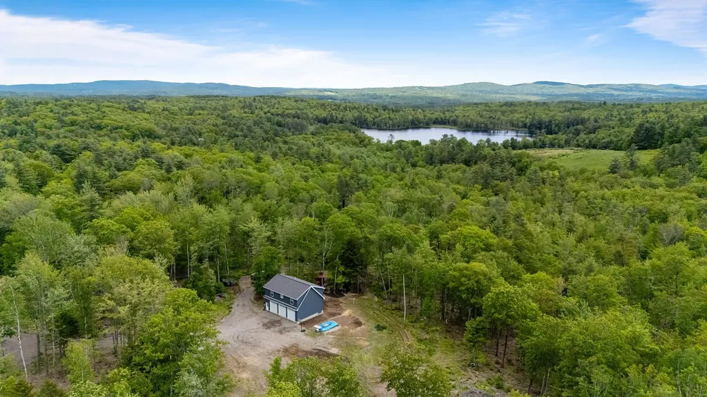 82 Parkey Road Barnstead NH 03218
