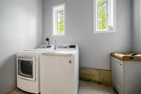 82 Parkey Road Barnstead NH 03218