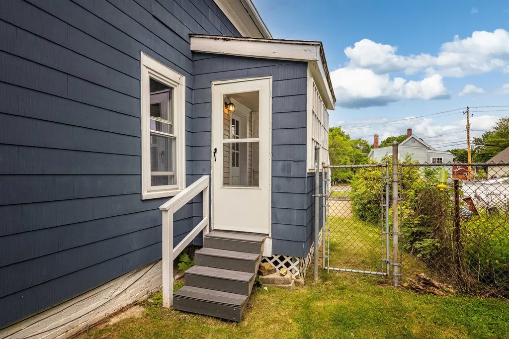 53 Pine Street Rochester NH 03867