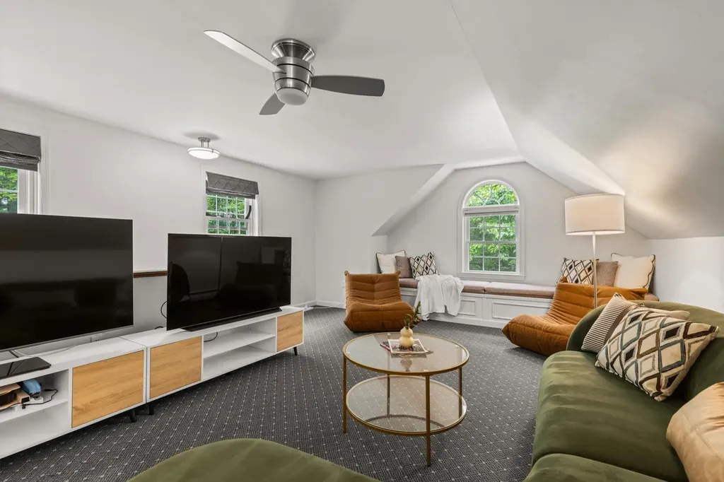 8 Briarwood Drive Salem NH 03079