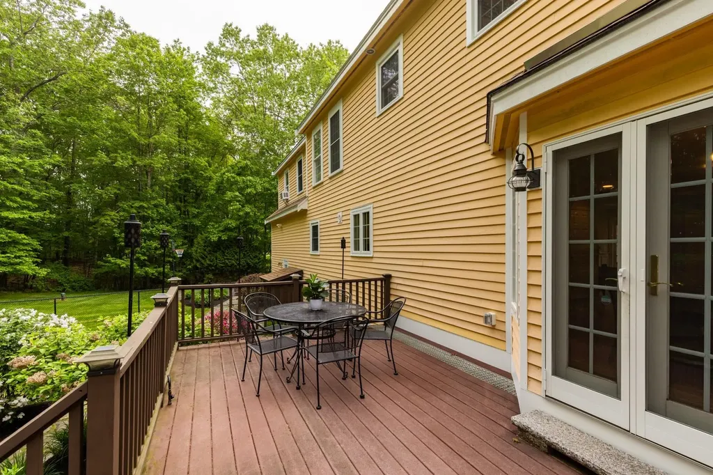 8 Briarwood Drive Salem NH 03079