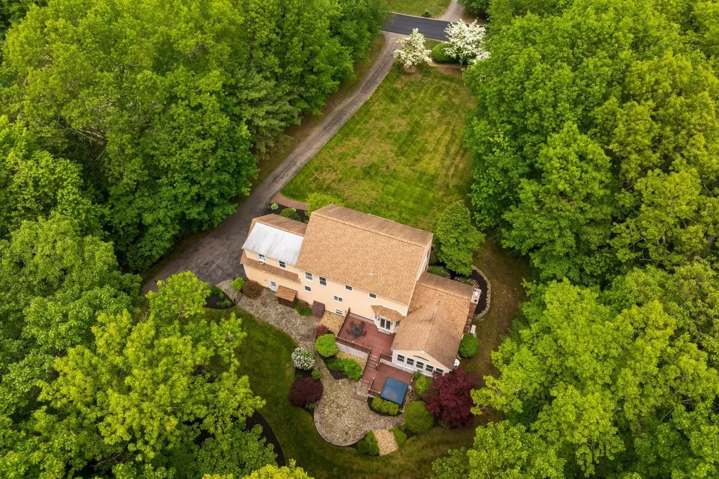 8 Briarwood Drive Salem NH 03079