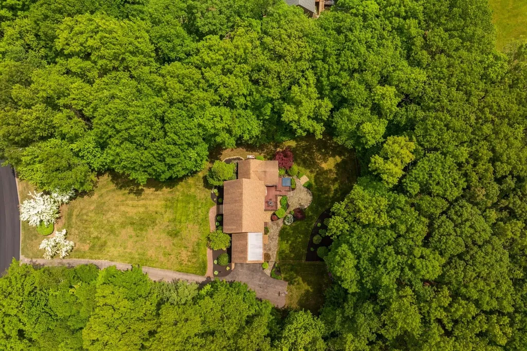 8 Briarwood Drive Salem NH 03079