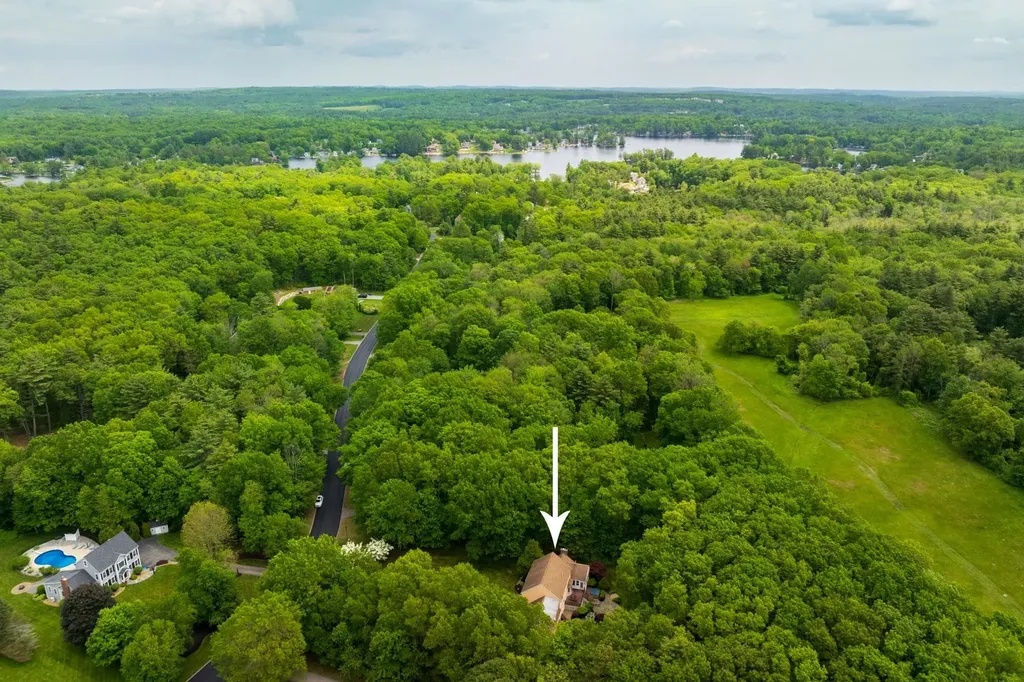 8 Briarwood Drive Salem NH 03079