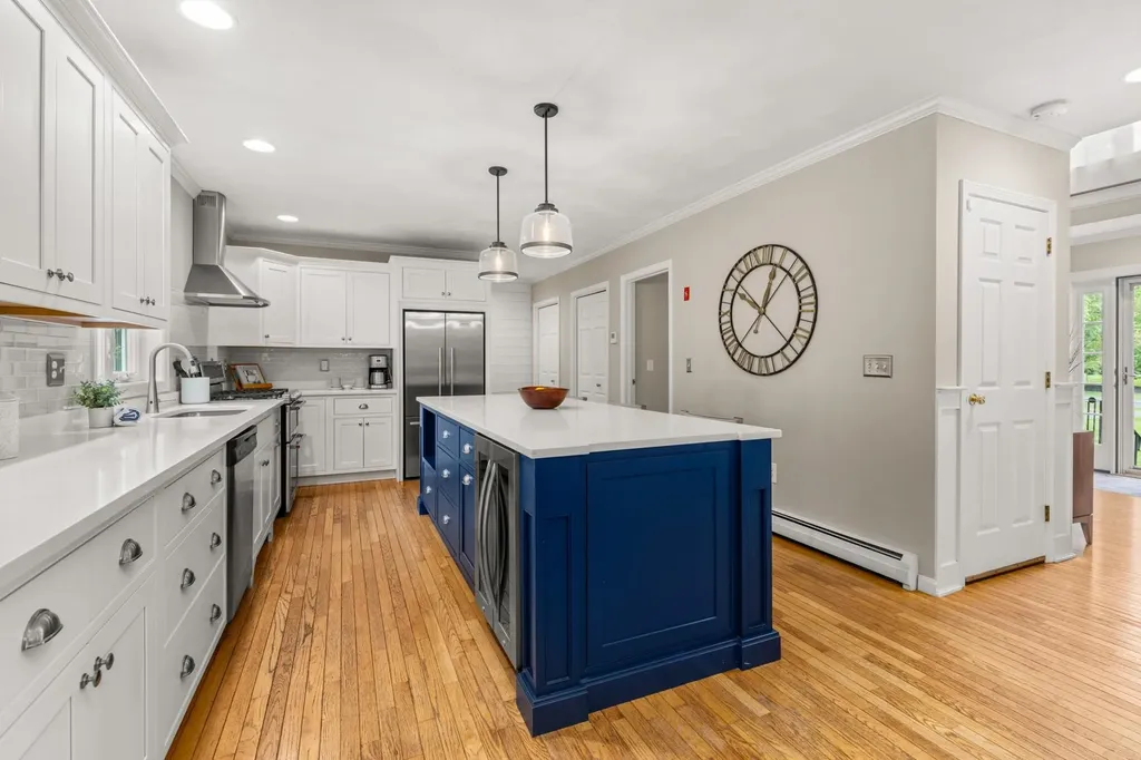 8 Briarwood Drive Salem NH 03079