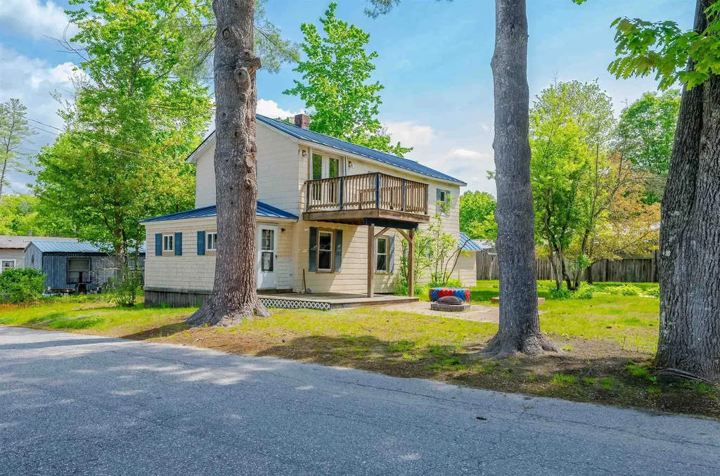 18 Pine Avenue Claremont NH 03743