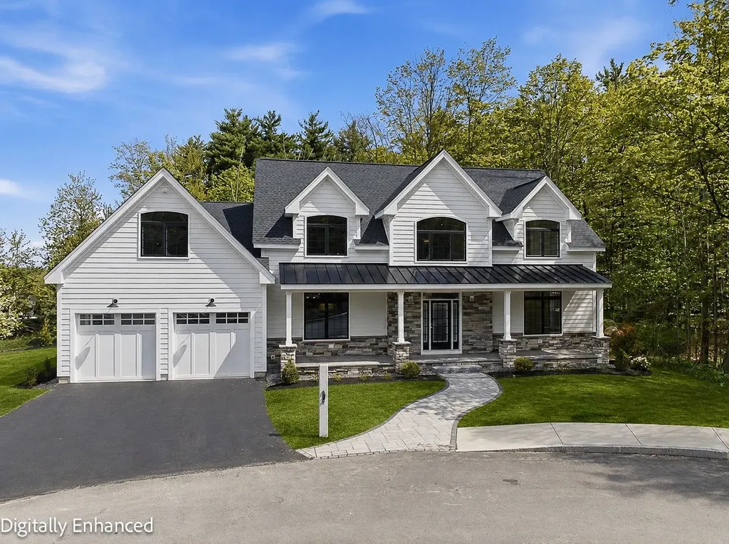 18 Grand Avenue Bedford NH 03110