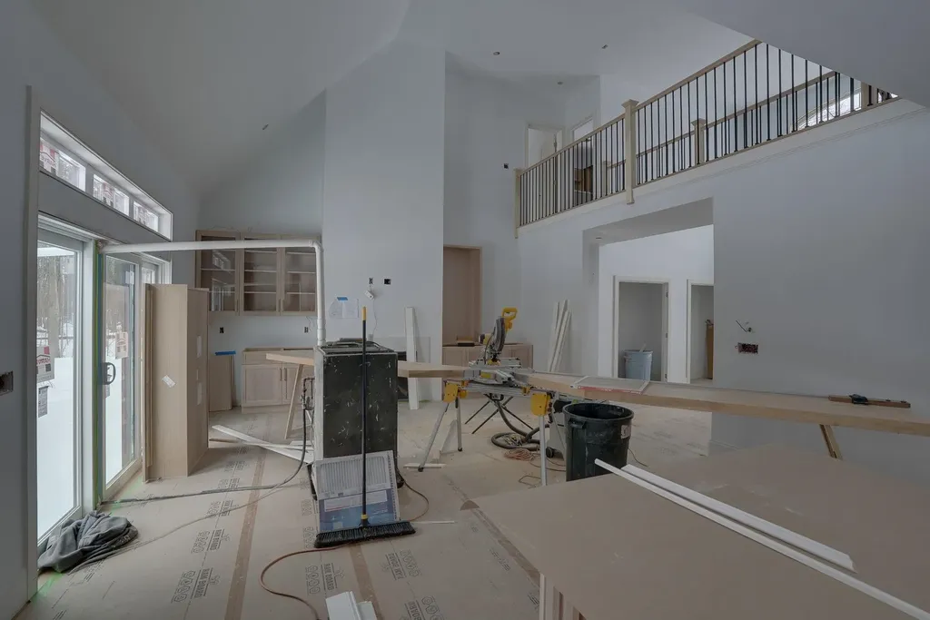 18 Grand Avenue Bedford NH 03110