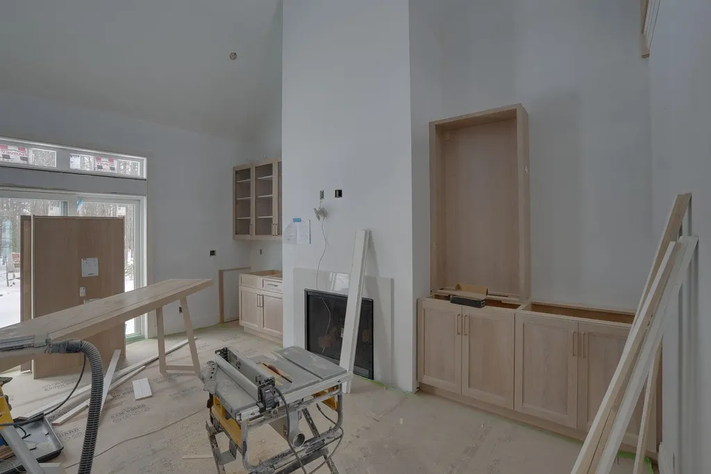 18 Grand Avenue Bedford NH 03110