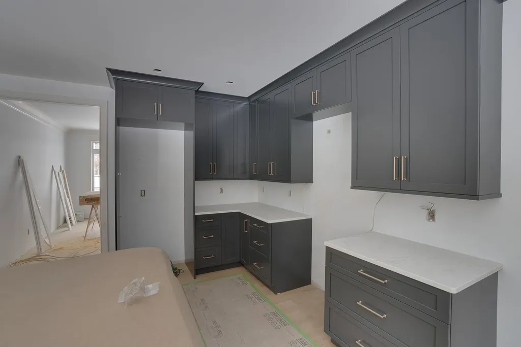 18 Grand Avenue Bedford NH 03110