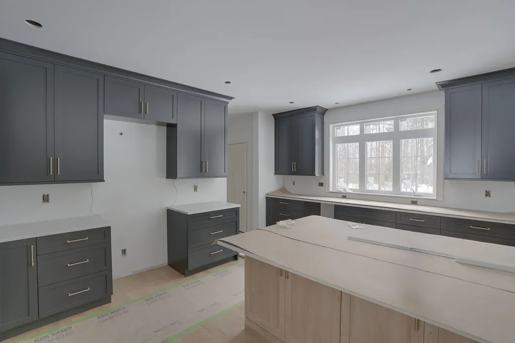 18 Grand Avenue Bedford NH 03110