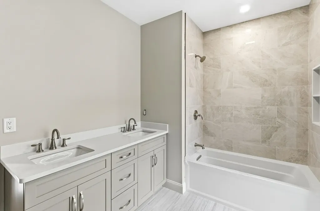 18 Grand Avenue Bedford NH 03110