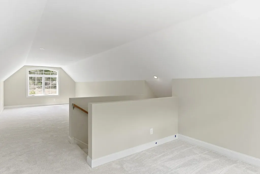 18 Grand Avenue Bedford NH 03110