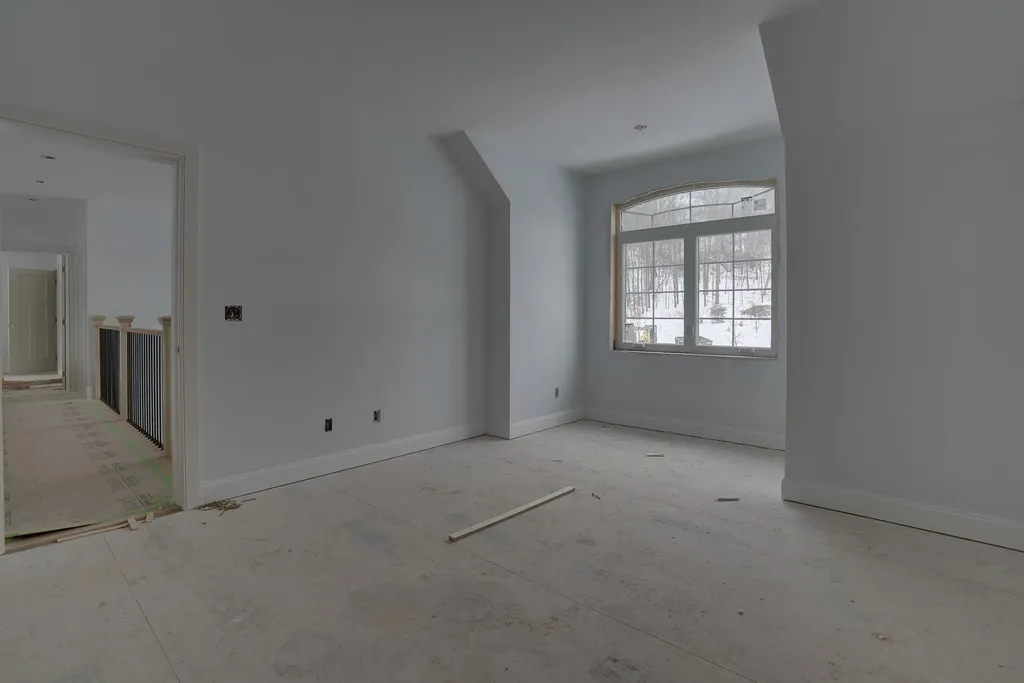 18 Grand Avenue Bedford NH 03110