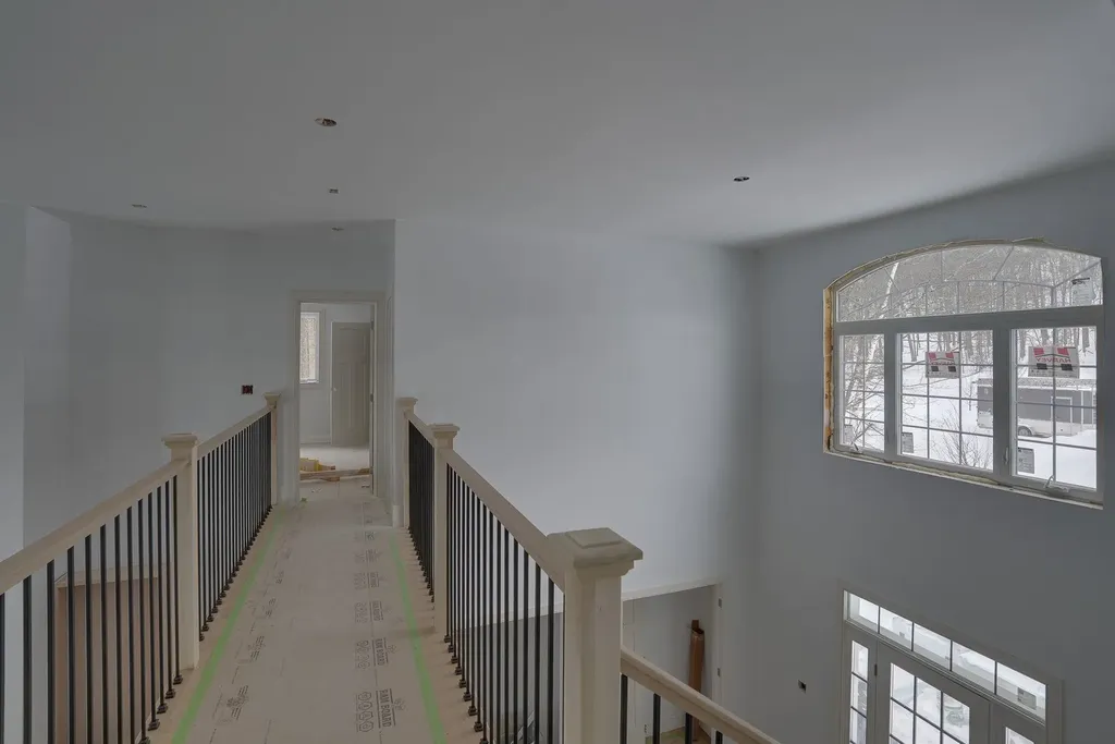 18 Grand Avenue Bedford NH 03110