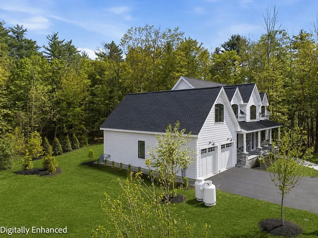 18 Grand Avenue Bedford NH 03110