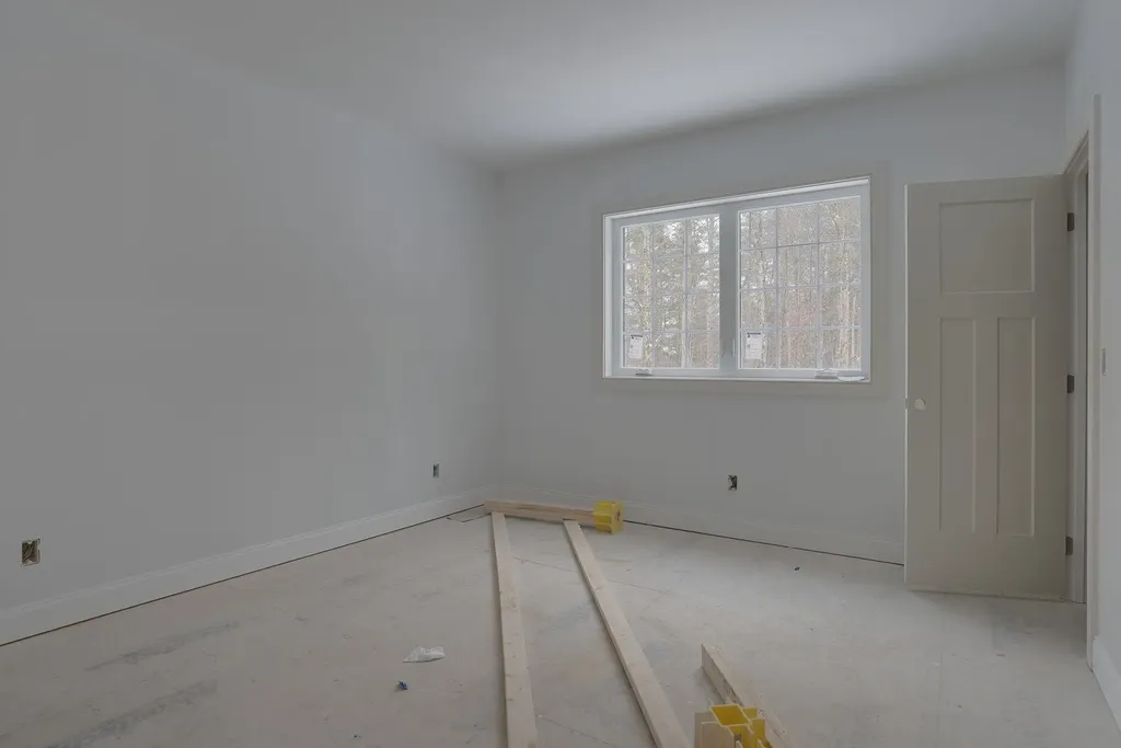 18 Grand Avenue Bedford NH 03110