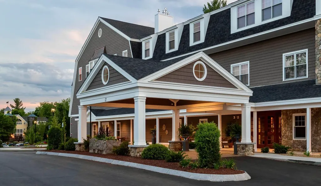18 Grand Avenue Bedford NH 03110