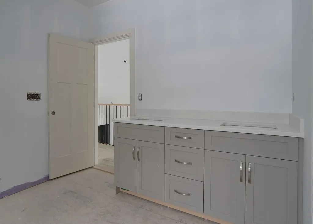 18 Grand Avenue Bedford NH 03110