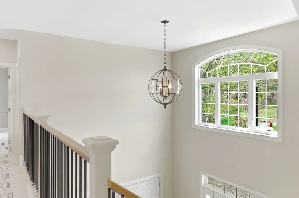 18 Grand Avenue Bedford NH 03110