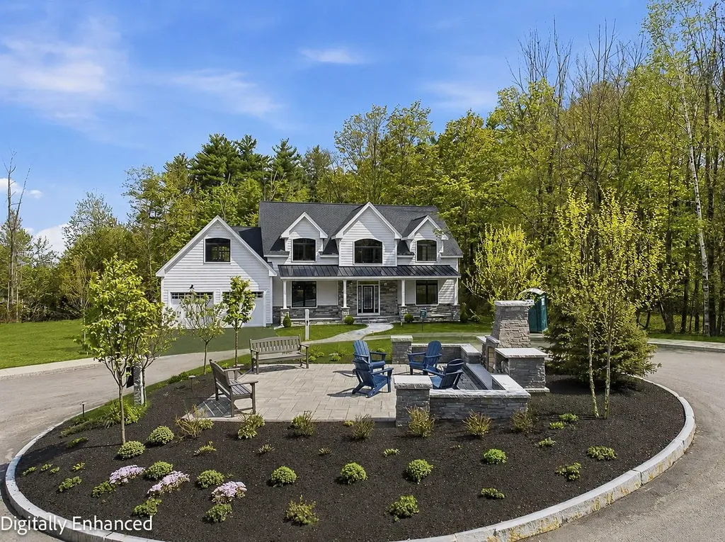 18 Grand Avenue Bedford NH 03110
